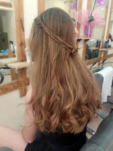 peluqueria-caceres-burbujas-trenza-espiga-pelo-suelto